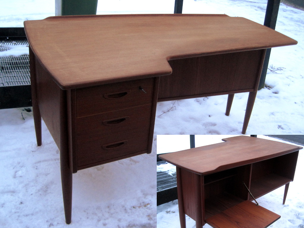 Lelångs skrivbord i teak, baksida med bokhylla och skåp 50 tal eller 60 tal Lelångs skrivbord i teak, baksida med bokhylla och skåp 50 tal eller 60 tal