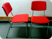 Norska stolar i stålrör och röd textil
                          70-tal