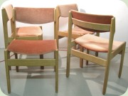 Stolar i ljus ek med
                          klädsel i gammelrosa plysch, tillverkade i
                          Norge 60-tal eller 70-tal
