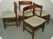 Fyra stolar i
                          jakaranda med svängd ryggbricka, 60-tal från
                          Troeds i Bjärnum
