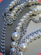Faux pearl necklace with chains