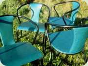 4 stolar svartlackad metall och turkos
                          galon 50-tal