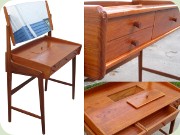 Svend å Madsen
                          sminkbord i teak med vinklingsbar spegel,
                          djupt fack med lucka och lådor, dansk design
                          50-tal