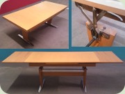 Soffbord höjbart till
                          matbordshöjd med utdragsskivor. 50-tal,
                          troligtvis tillverkat i Tyskland.