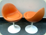 Venus orangea
                          snurrstolar med trumpetfot, Johanson Design,
                          Börje Johanson 1968