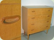 Oak chest of drawers