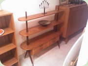 Rumsavdelare/hylla i
teak med genomgående lådor, 50-tal