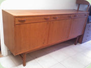 Teaksideboard med
lådor, 50-tal.