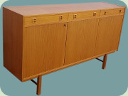 Sideboard
                          serveringsskåp teak 3 lådor 60-tal