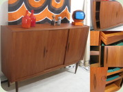Serveringsskåp eller
sideboard teak med skjutdörrar 60-tal