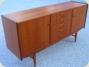 Sideboard i teak med 5
lådor, 50-tal eller 60-tal
