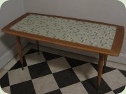 Mosaikbord 50-tal med
                          svängda kanter och mässingskodda ben